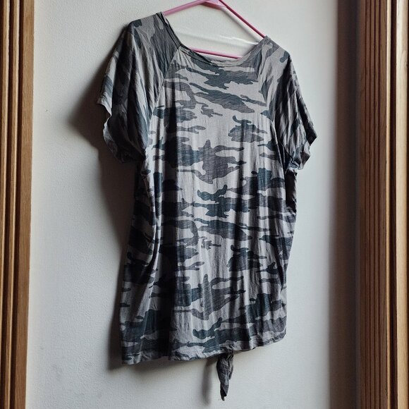 Sanctuary Gray/Green Camo Scoop Neck Tie-Front Jersey Size XL - Picture 13 of 16